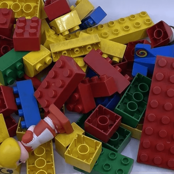 Battle of the Bricks: LEGO vs Tyco Super&nbsp;Blocks